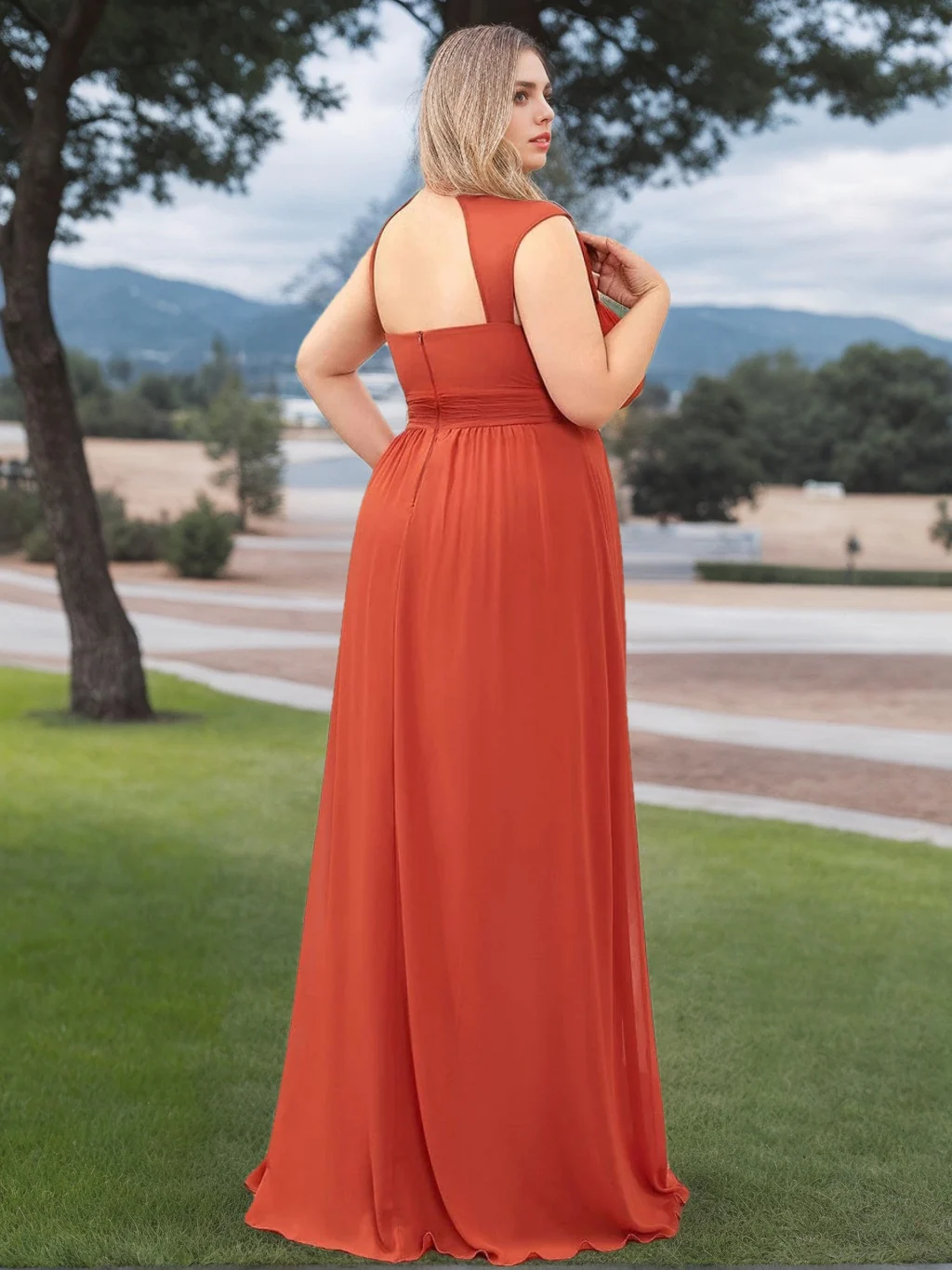 A-Line/Princess Deep V-Neck Sleeveless Floor-Length Plus Size Bridesmaid Dresses with Beads - Image 2