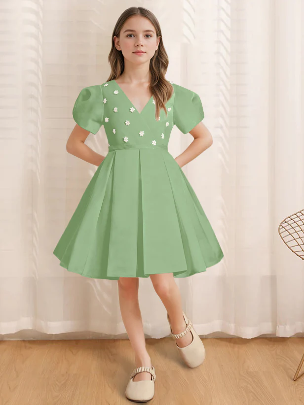 A-Line/Princess V-Neck Short Sleeves Knee-Length Flower Girl Dress with Appliques - Image 9