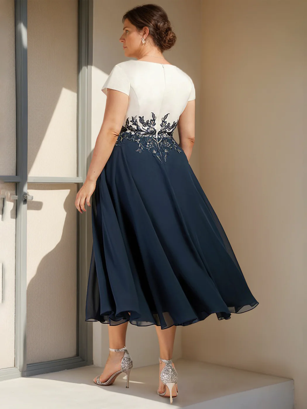 A-Line/Princess V-Neck Short Sleeves Tea-Length Plus Size Mother of the Bride Dresses with Lace - Image 2