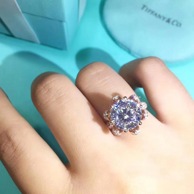 Classic Minimalist Sparkling Rhinestone Ring - Image 5