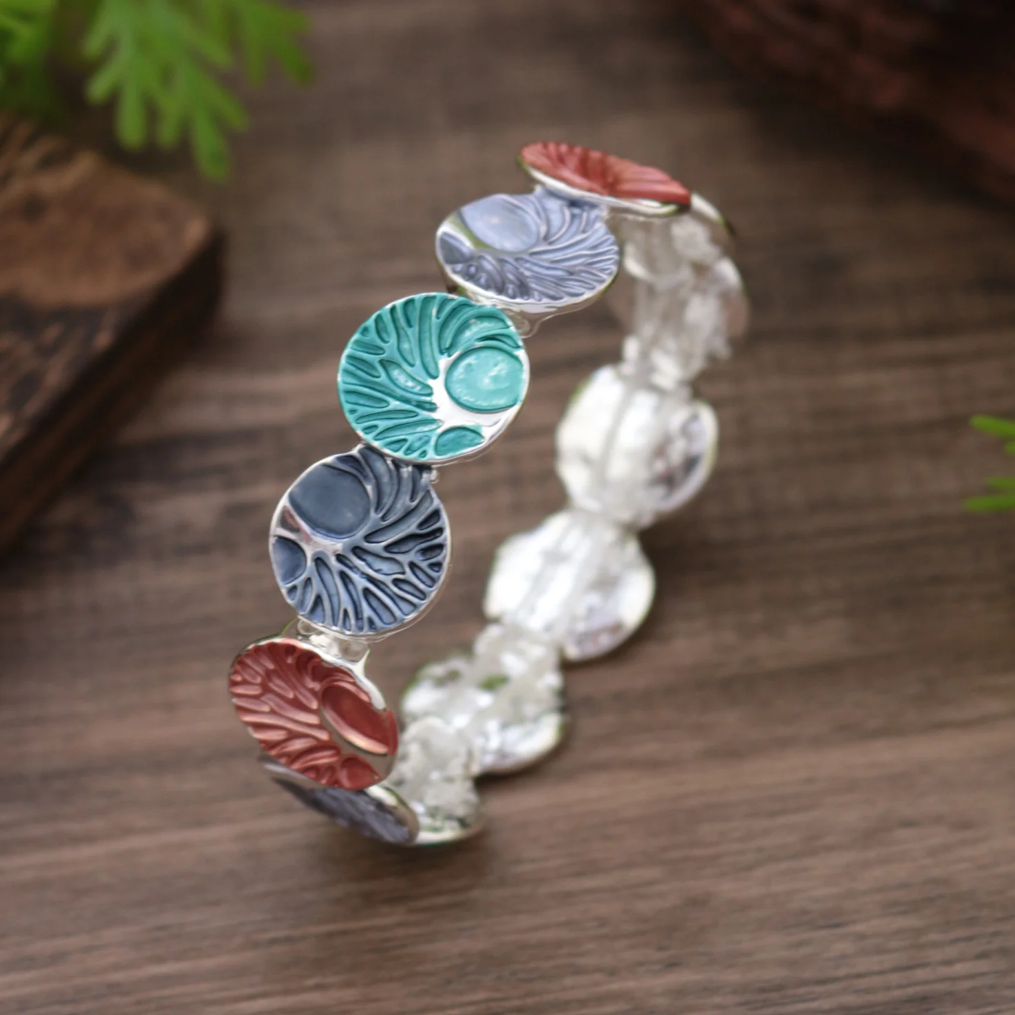 Delicated Enamel Round Artistic Floral Stretch Bracelet - Image 7