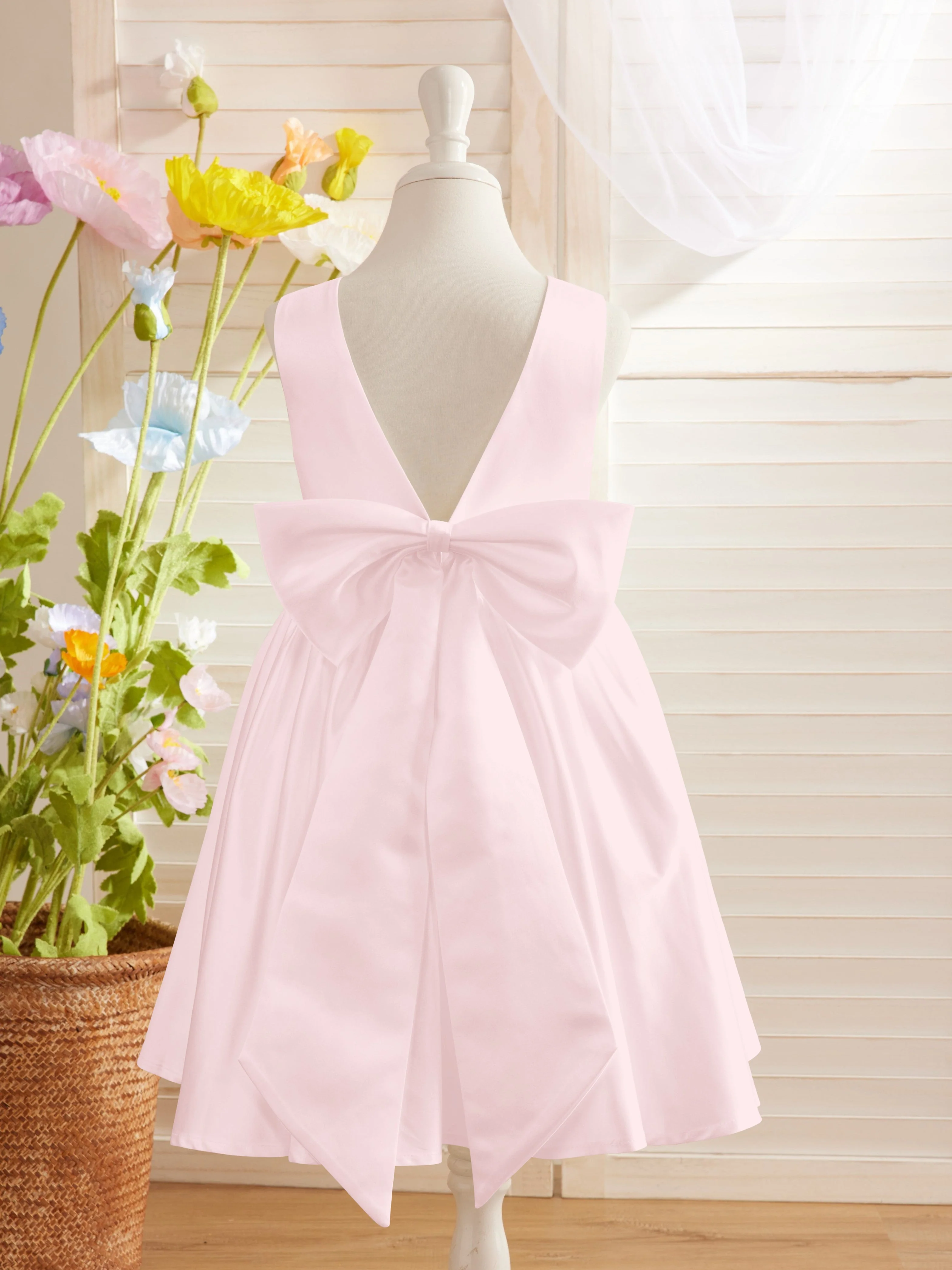 Elegant A-line Satin V-Back Bow Knee-length Flower Girl Dress - Image 9