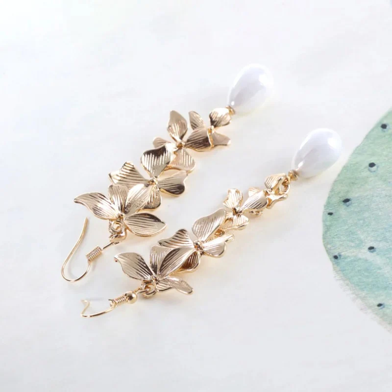 Elegant Pearl Dangle Earrings - Image 3