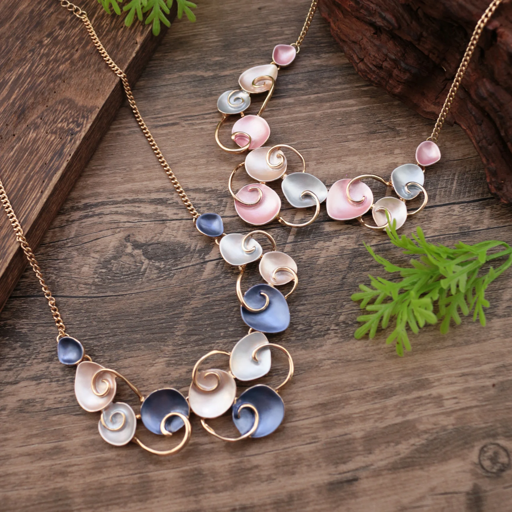 Fashionable Art Enamel Irregular Cutout Petal Alloy Necklace - Image 9