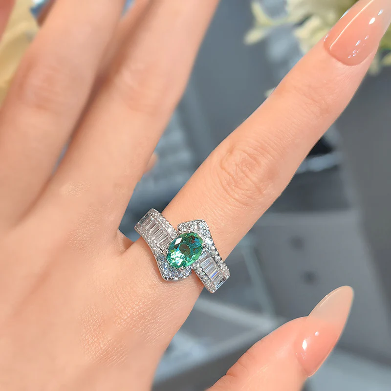 High-end Green Gemstone Luxury Versatile Ring - Image 3