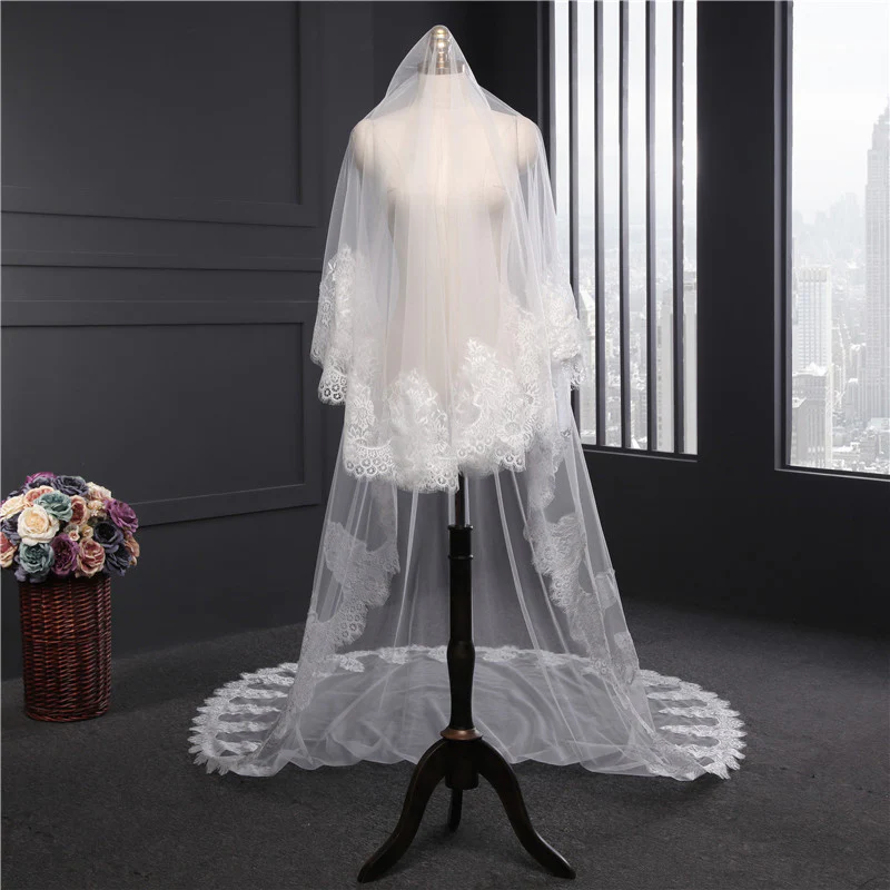 One-tier Long Lace Church Wedding Veils with Appliques - Image 3