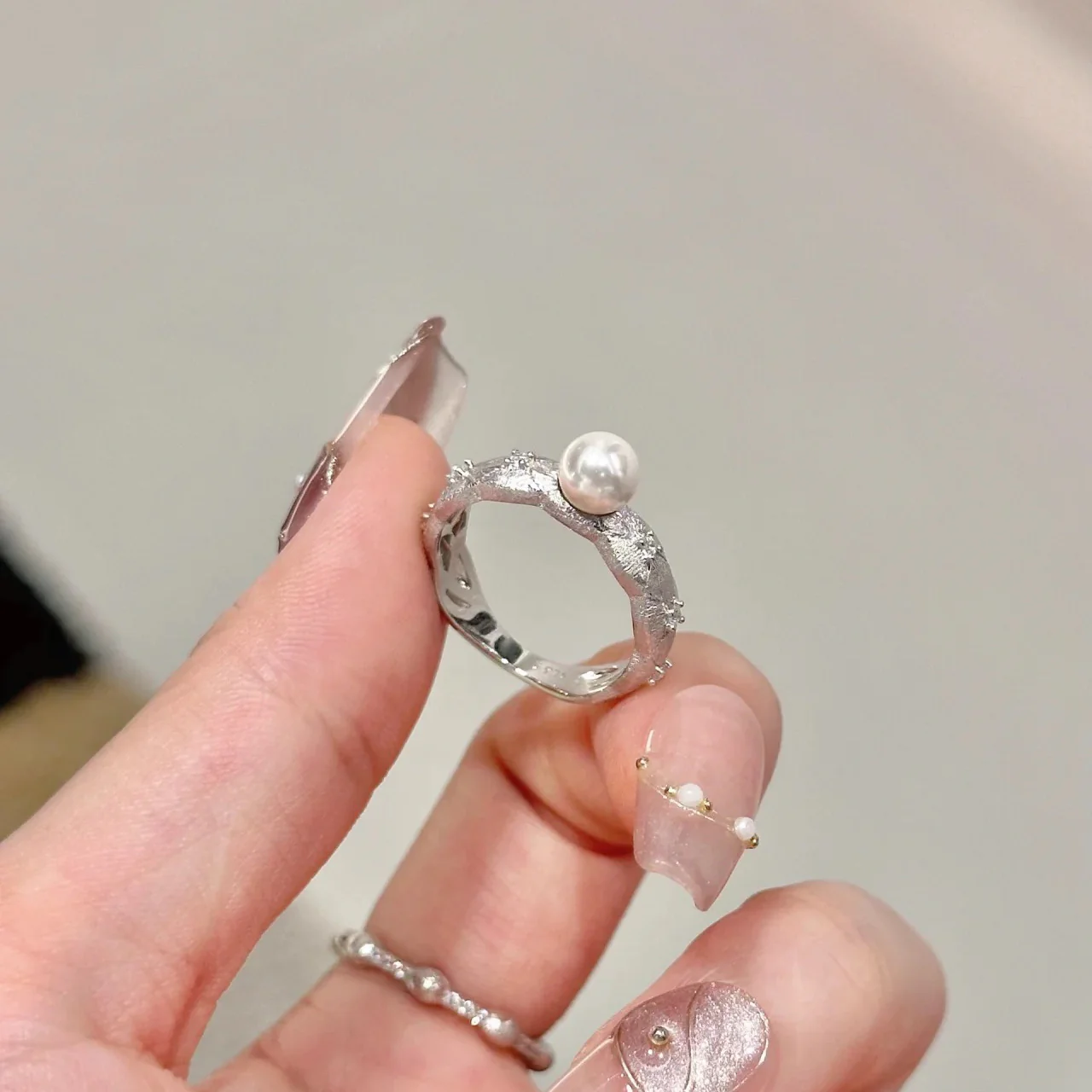 Medieval Style Minimalist Luxury Pearl Ring - Image 2