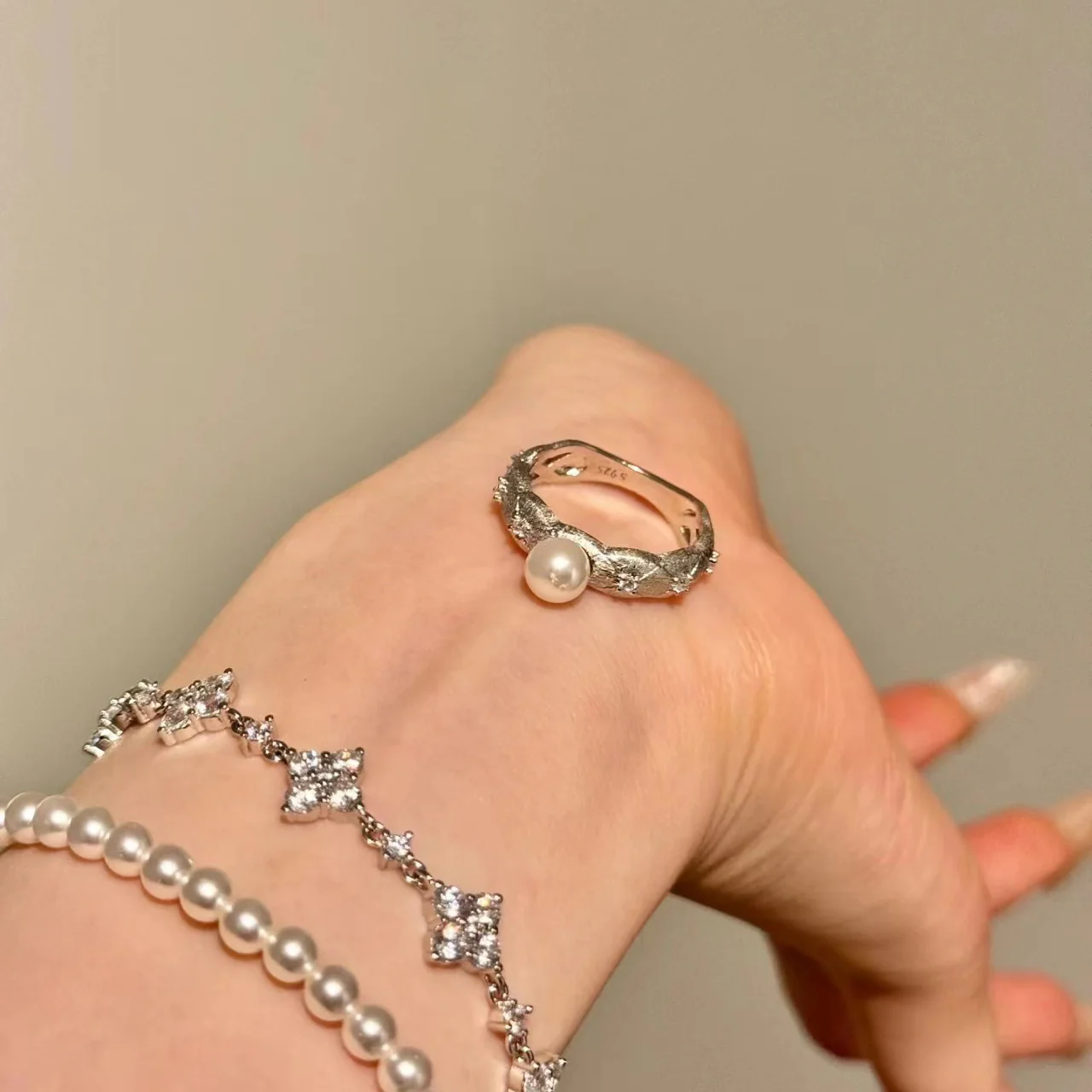 Medieval Style Minimalist Luxury Pearl Ring - Image 5
