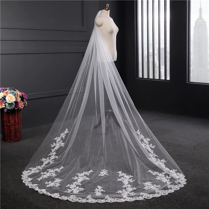 One-tier Cute Wedding Veil Cathedral Veils with Appliques - Image 2