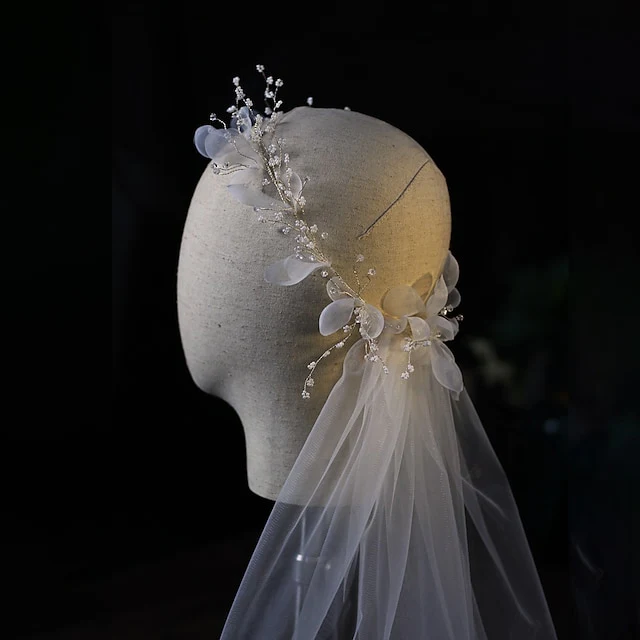 One-tier Flower Style Wedding Veils Shoulder Veils with Pendant - Image 3