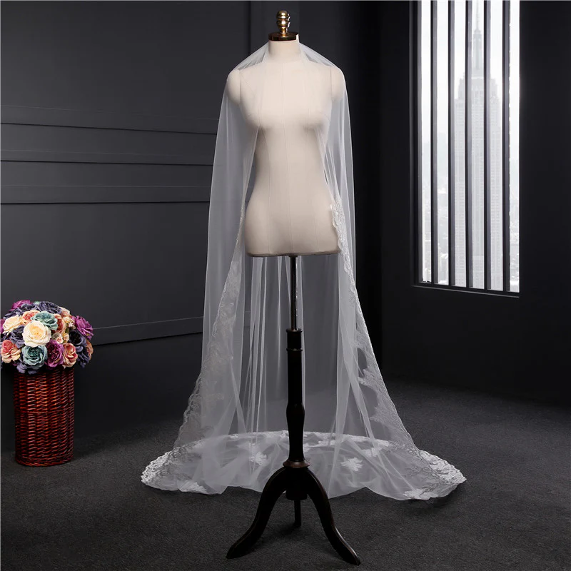 One-tier Long Lace Wedding Veil with Appliques - Image 3