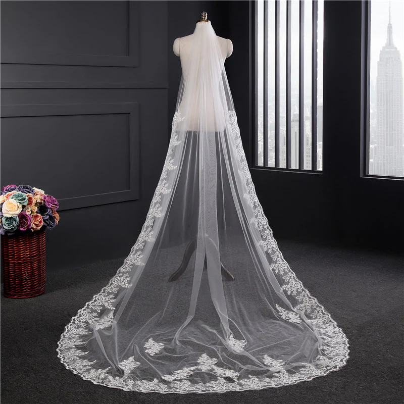 One-tier Long Lace Wedding Veil with Appliques - Image 4