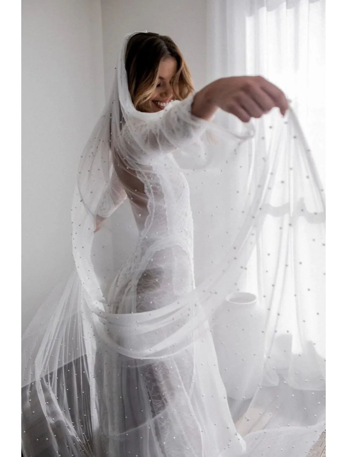 One-tier Vintage Style / Pearls Wedding Veil Cathedral Veils with Faux Pearl 110.24 in (280cm) Tulle - Image 10
