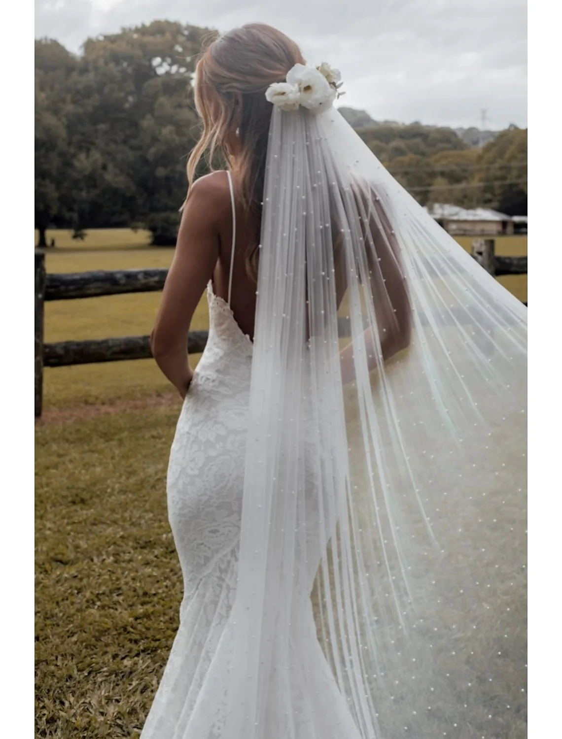 One-tier Vintage Style / Pearls Wedding Veil Cathedral Veils with Faux Pearl 110.24 in (280cm) Tulle - Image 3