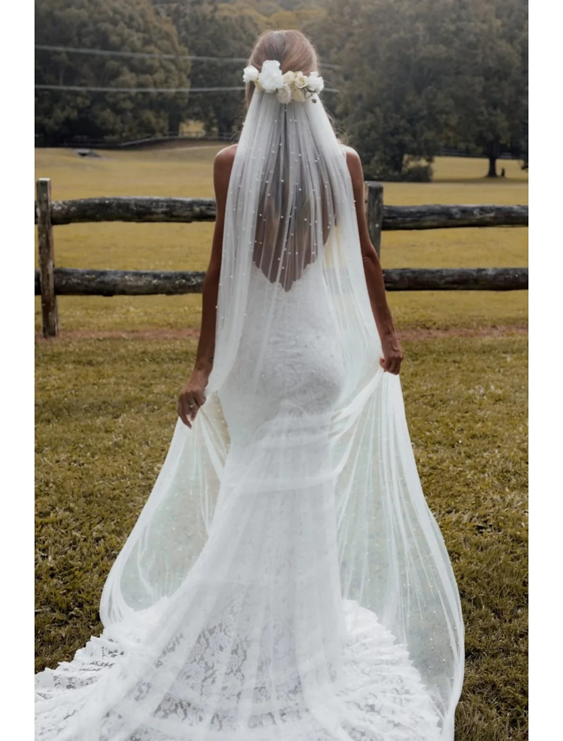 One-tier Vintage Style / Pearls Wedding Veil Cathedral Veils with Faux Pearl 110.24 in (280cm) Tulle - Image 4