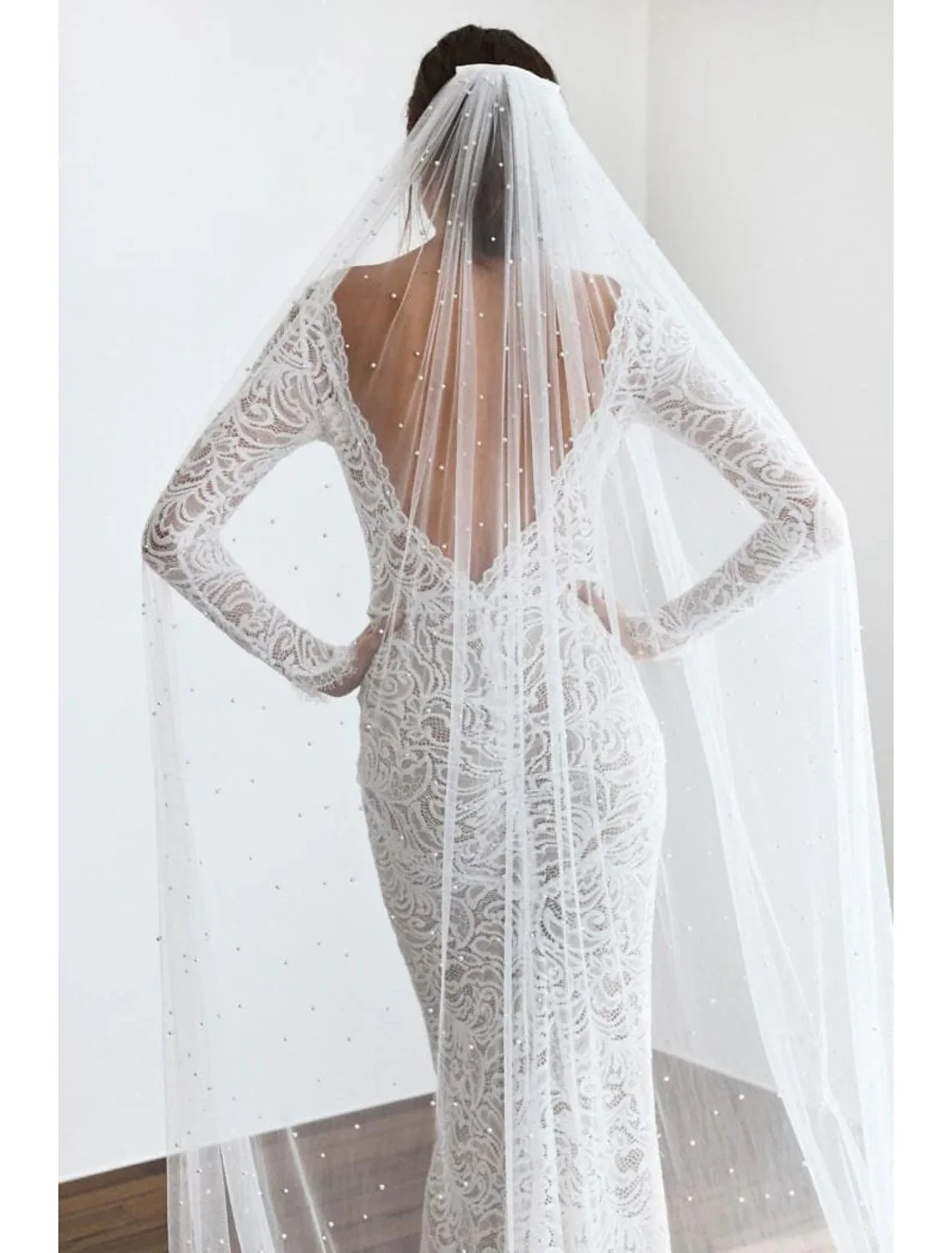One-tier Vintage Style / Pearls Wedding Veil Cathedral Veils with Faux Pearl 110.24 in (280cm) Tulle - Image 7