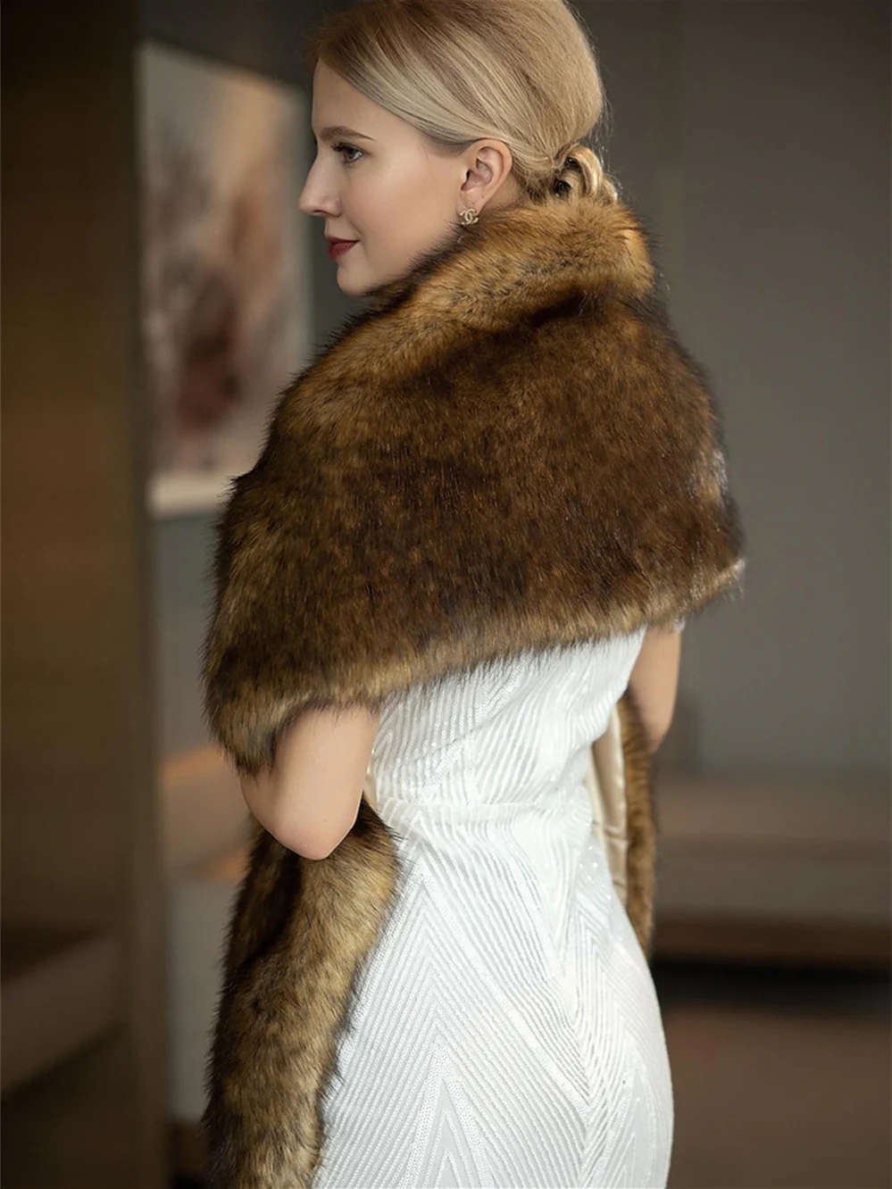 Shawls Bridal's Wraps Elegant Keep Warm Sleeveless Faux Fur Wedding Wraps With Feathers / Fur - Image 2
