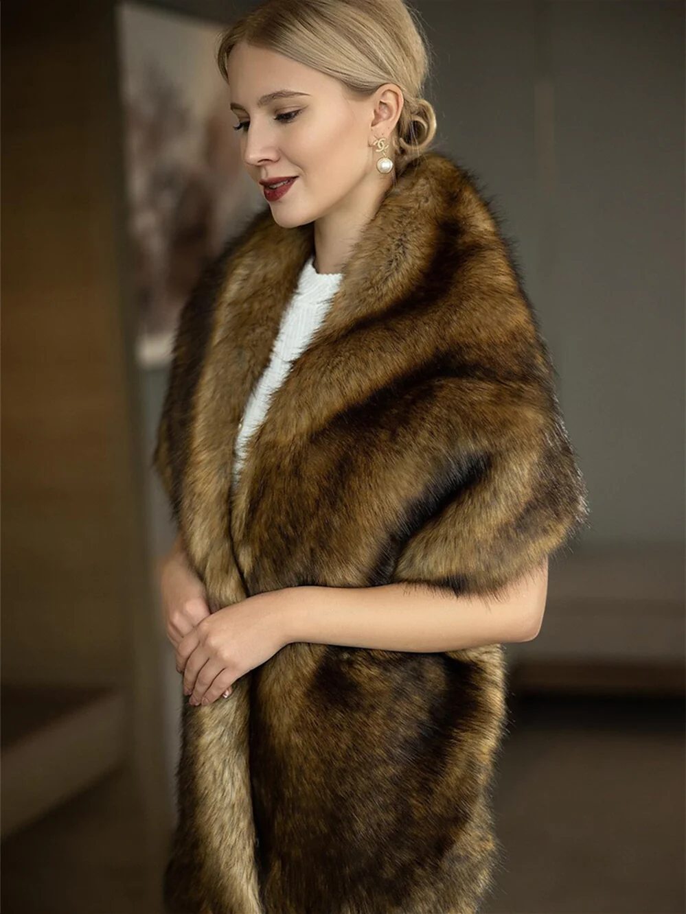 Shawls Bridal's Wraps Elegant Keep Warm Sleeveless Faux Fur Wedding Wraps With Feathers / Fur - Image 3