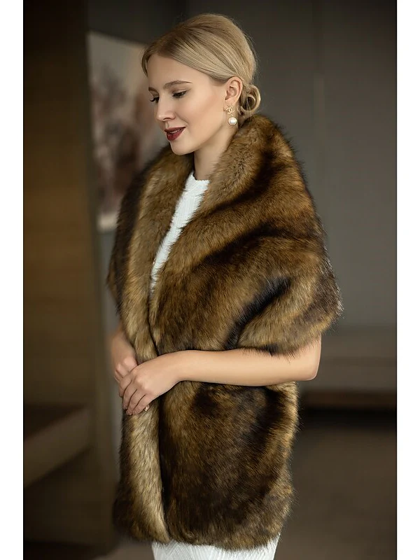 Shawls Bridal's Wraps Elegant Keep Warm Sleeveless Faux Fur Wedding Wraps With Feathers / Fur - Image 4