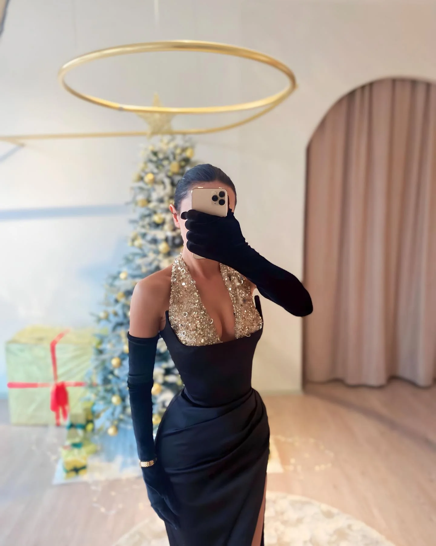 Sheath/Column Halter Sequins Evening Dresses Floor-length With Split Side - Image 2