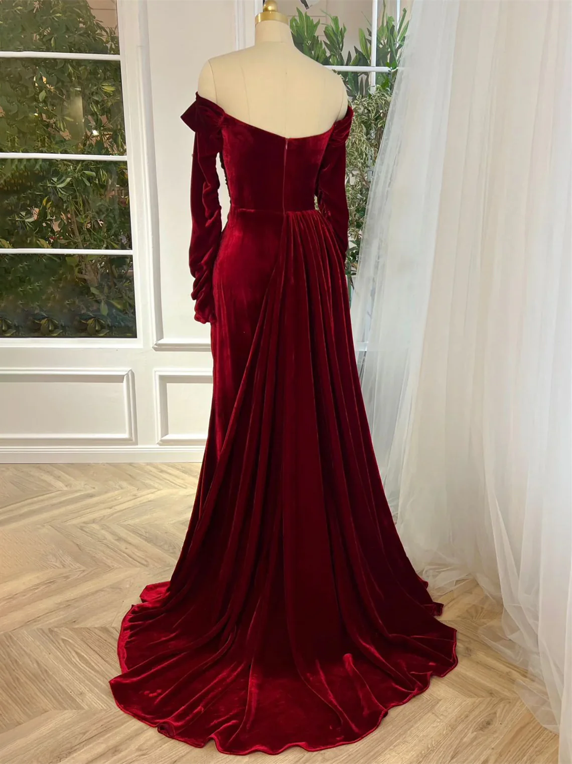 Sheath/Column Off-the-shoulder Long Sleeves Velvet luxury Evening Dresses - Image 4