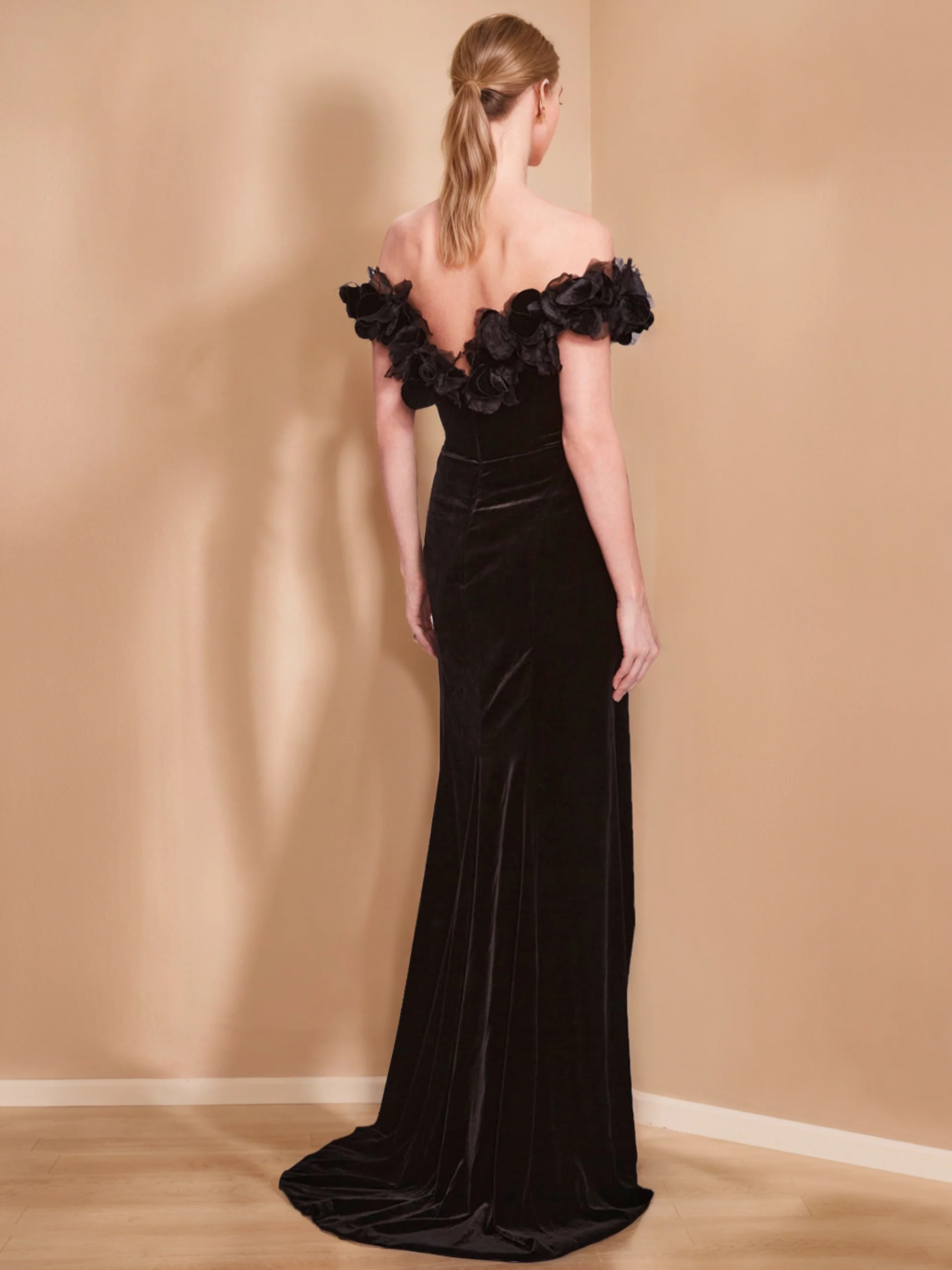Sheath/Column Off-the-Shoulder Short Sleeves Floor-length Velvet Evening Dresses with Ruffles - Image 2