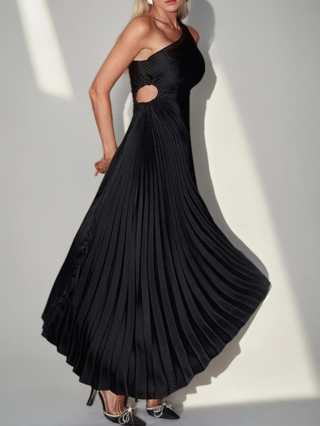 Sheath/Column One-Shoulder Sleeveless Asymmetrical Pleated Cocktail Dresses - Image 3