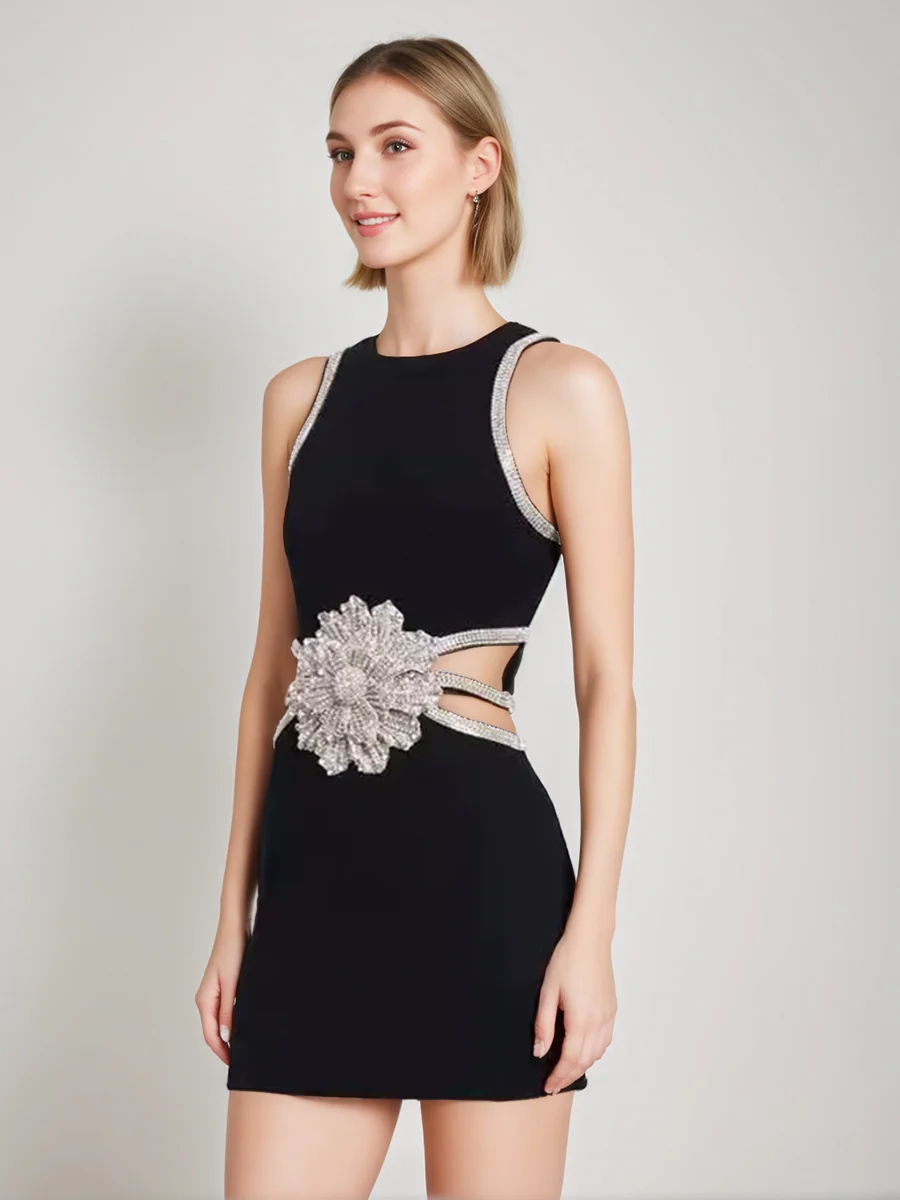 Sheath/Column Scoop Short/Mini Sleeveless Cocktail Dress with Rhinestone & Flower