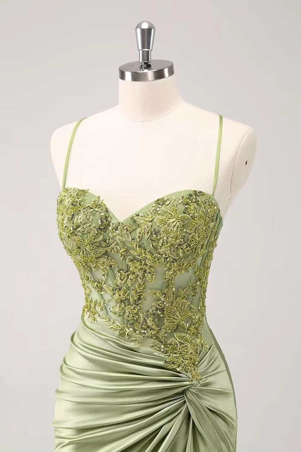 Sheath/Column Spaghetti Straps Sleeveless Ruched Short/Mini Homecoming Dresses with Lace Appliques & Lace-Up - Image 5