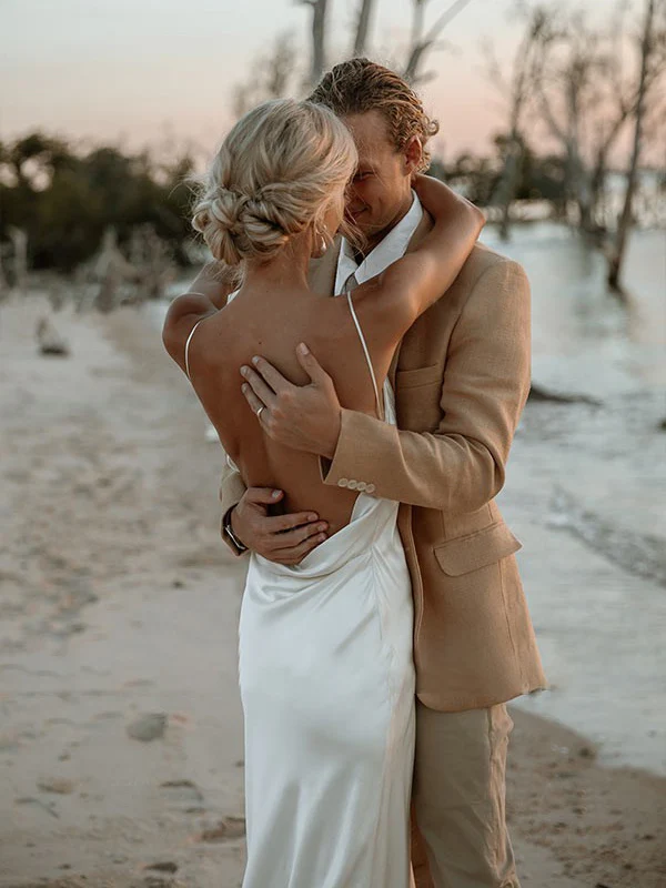 Sheath / Column Spaghetti Straps V Neck Sleeveless Wedding Dress - Image 2