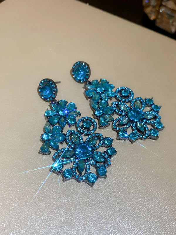 Silver Needle Blue Diamond Flower Earrings Light Luxury High-end Earrings - Image 2