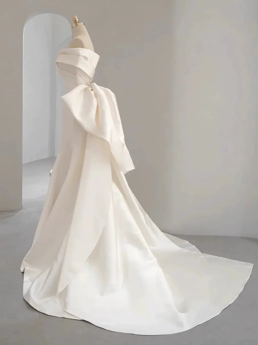 Trumpet/Mermaid Off-the-shoulder Floor-Length Wedding Dresses with Bow - Image 3
