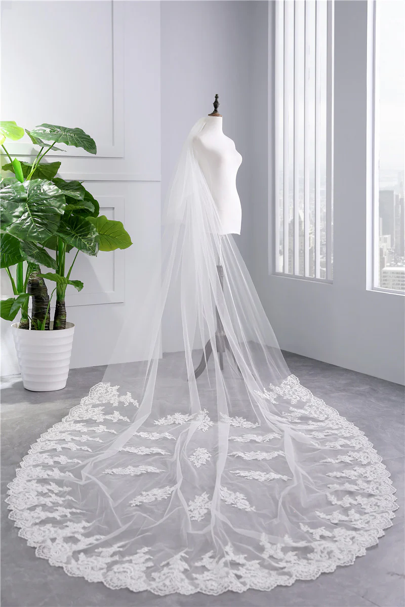 Two-tier Lace Wedding Veil with Appliques - Image 3