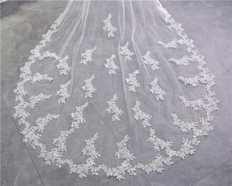 Two-tier Long Lace Wedding Veil with Appliques - Image 4