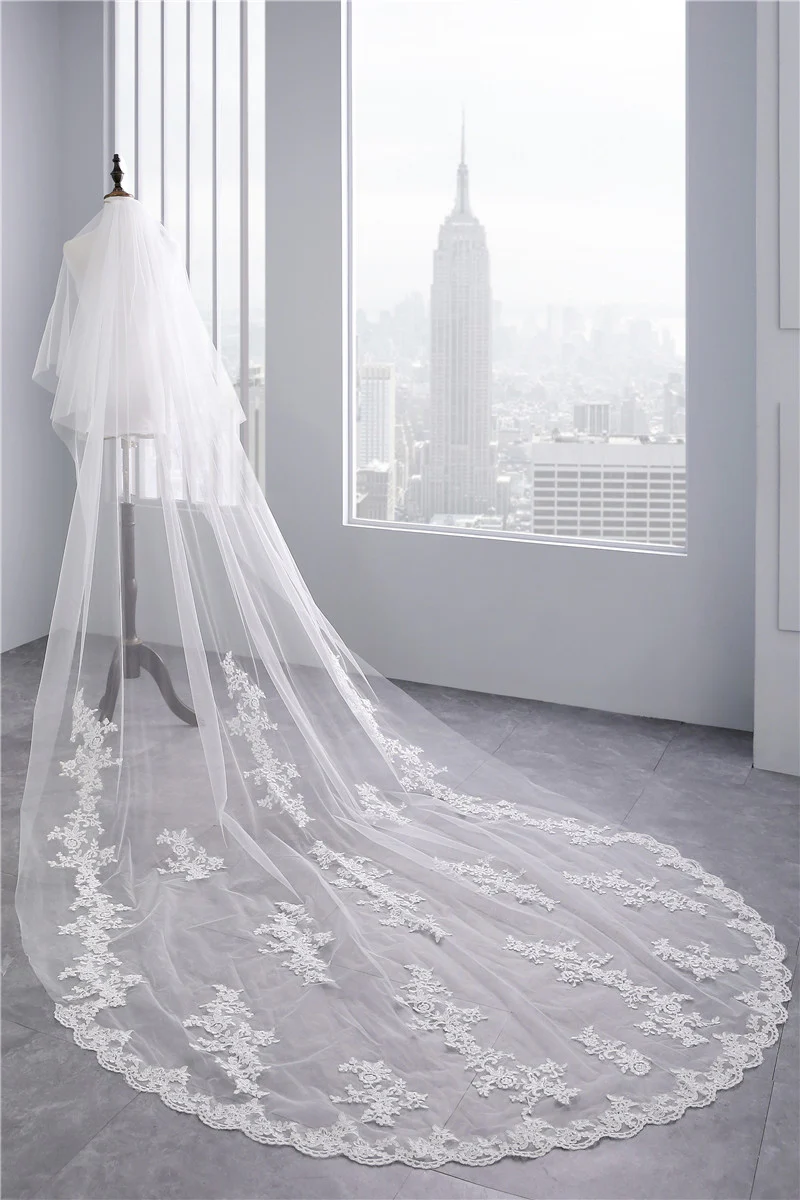 Two-tier Stylish Wedding Veil with Appliques - Image 2