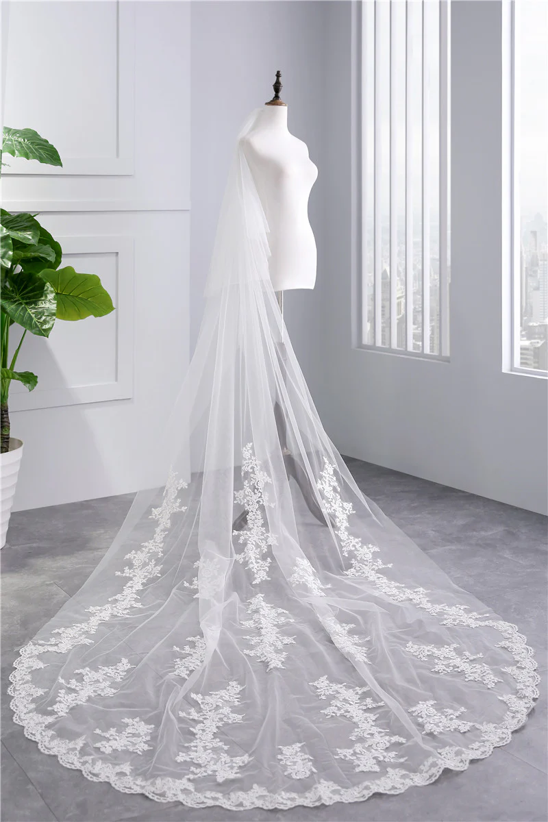 Two-tier Stylish Wedding Veil with Appliques - Image 3