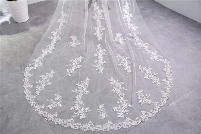 Two-tier Stylish Wedding Veil with Appliques - Image 4