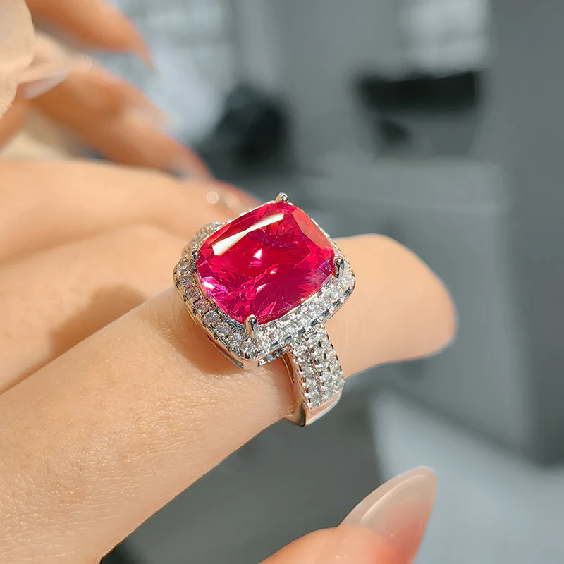 Vintage Luxury Rectangular Red Gemstone Elegant Ring - Image 2