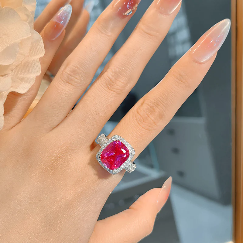 Vintage Luxury Rectangular Red Gemstone Elegant Ring - Image 4