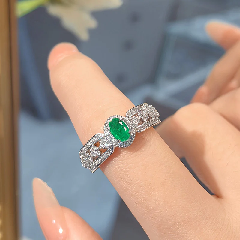 Vintage Minimalist Exquisite Rhinestone Emerald Gemstone Ring - Image 3